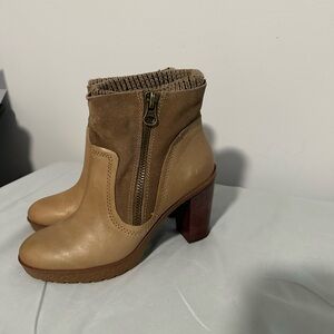 Nicole light brown zip up ankle boots size 7